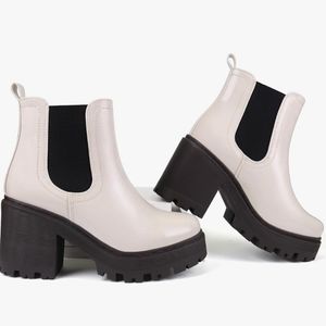 NWT - Women Chelsea Ankle Booties - Creme